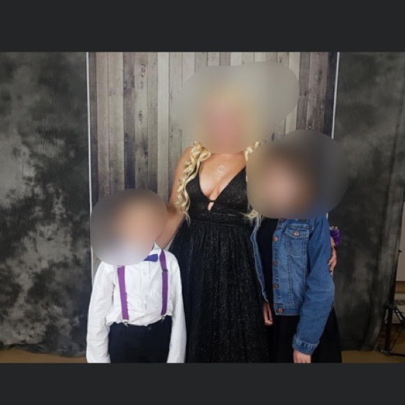 Beautiful Black Gown - Picture 4 of 4